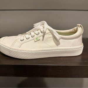 Cariuma Off-White Canvas Sneakers‎